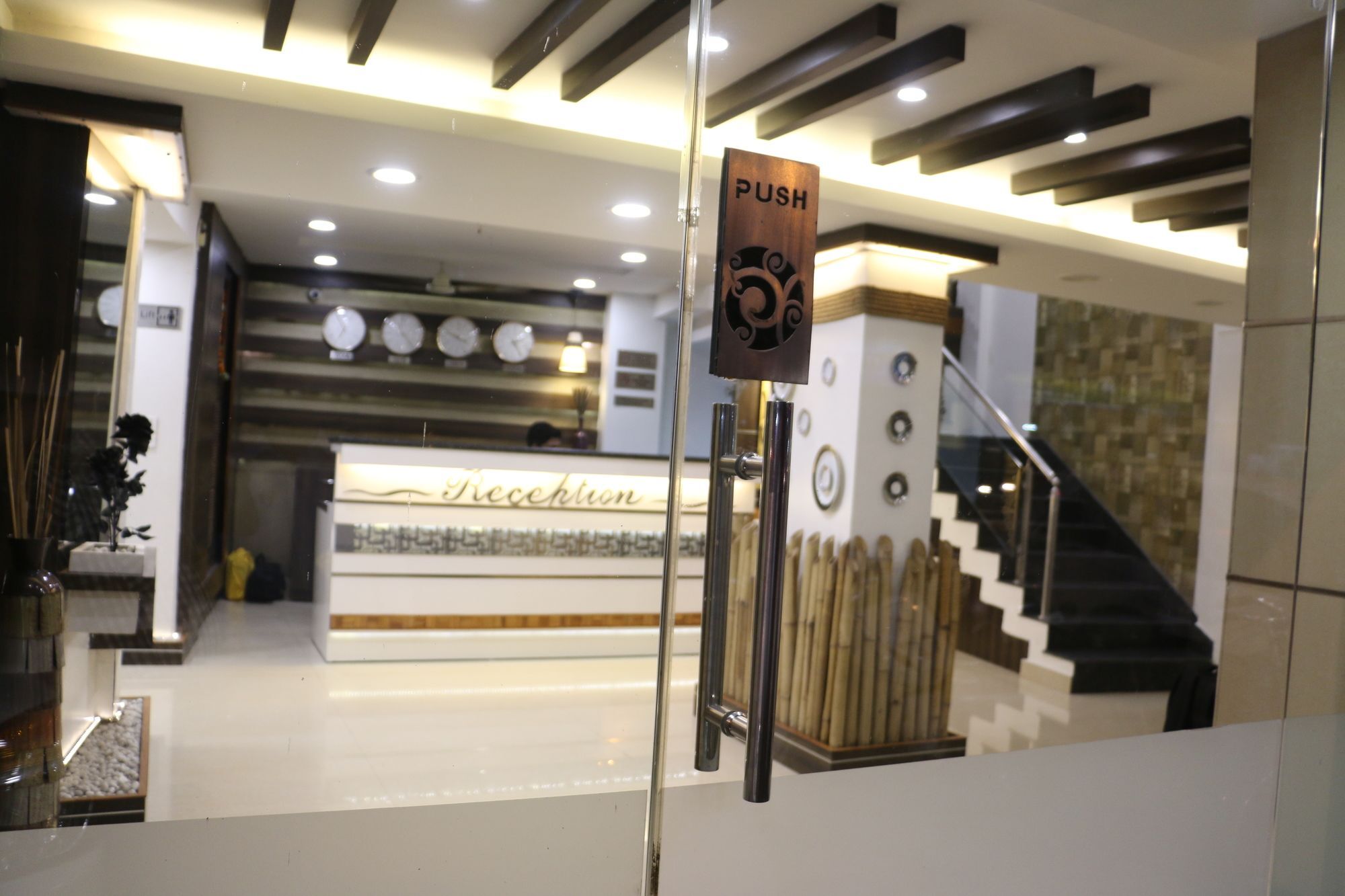 Hotel Shalimar Deluxe Bhopal Exteriör bild