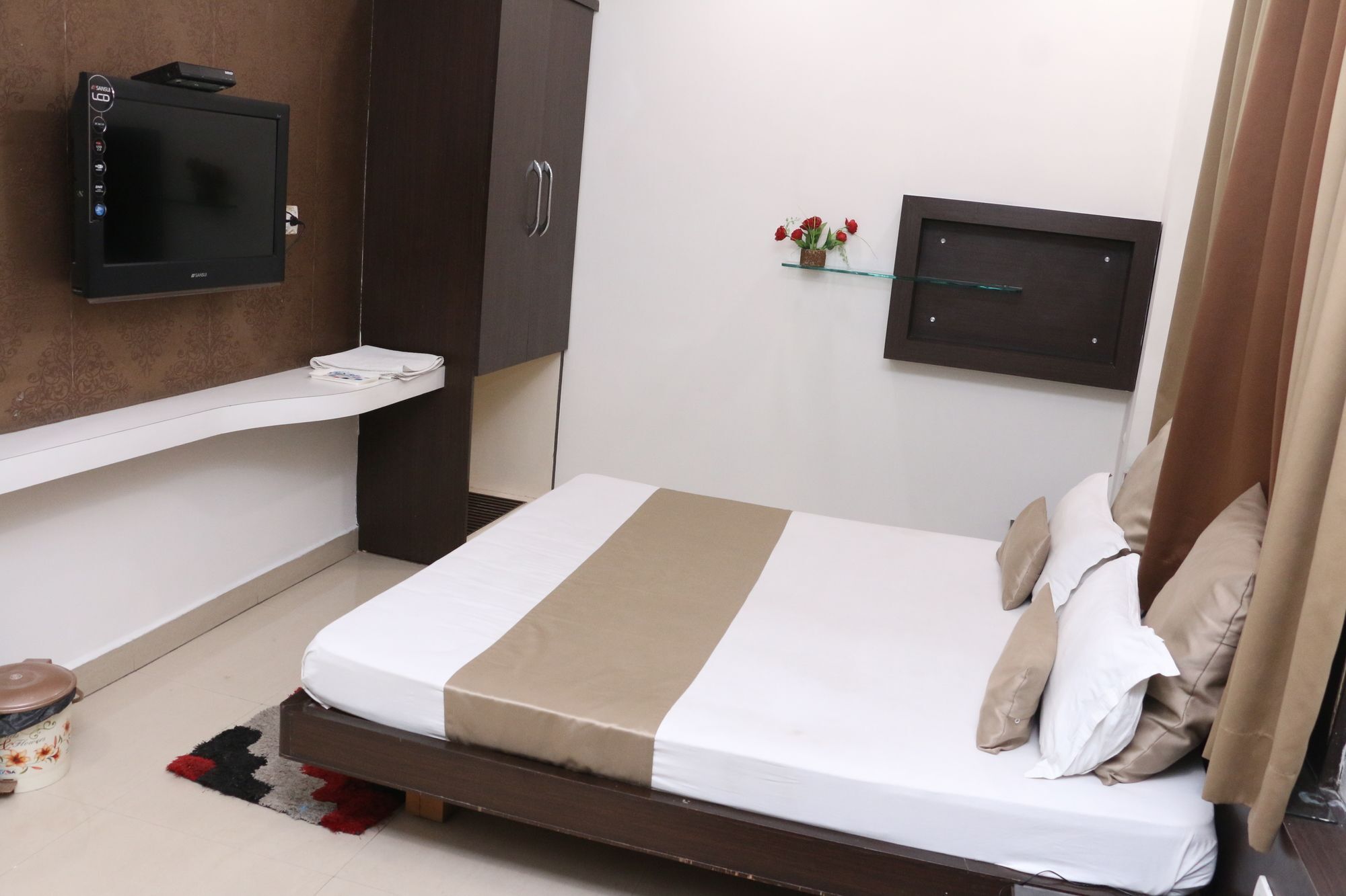 Hotel Shalimar Deluxe Bhopal Exteriör bild