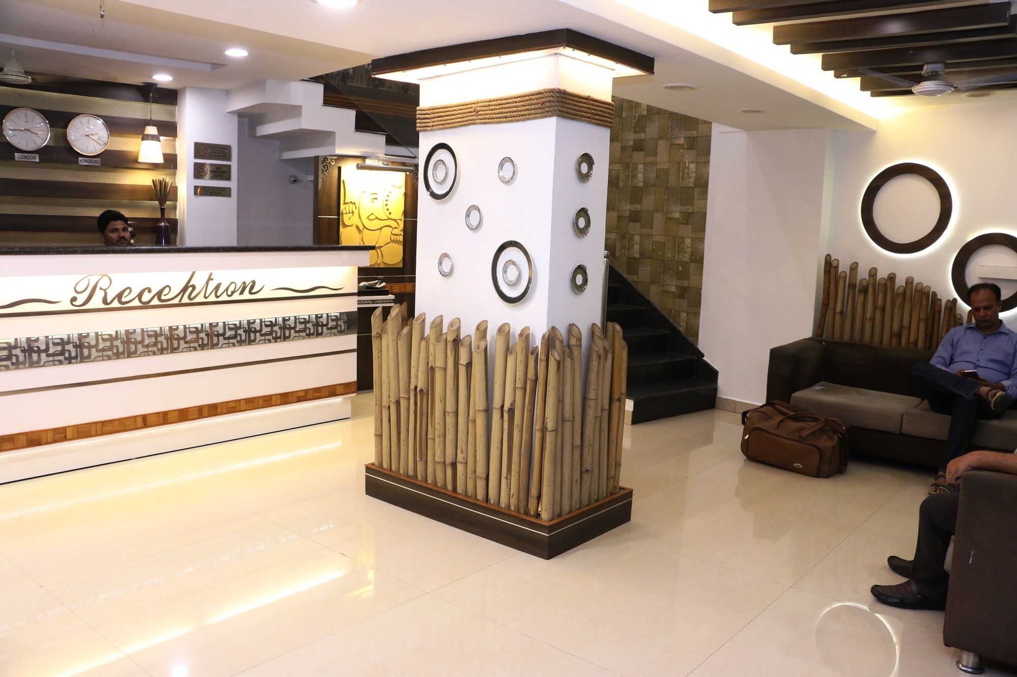 Hotel Shalimar Deluxe Bhopal Exteriör bild