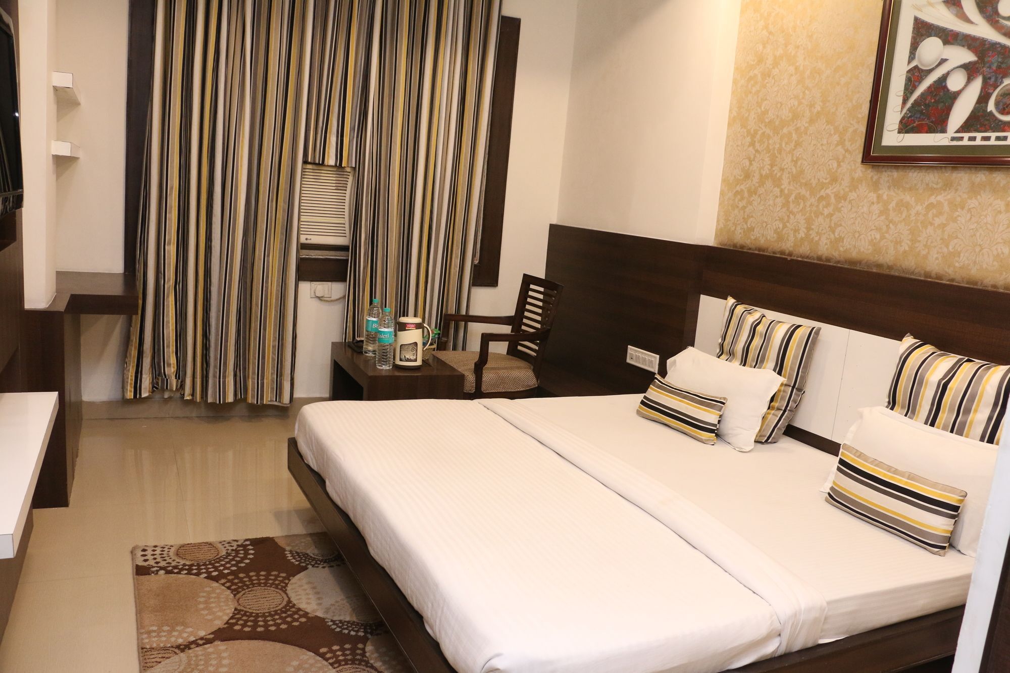 Hotel Shalimar Deluxe Bhopal Exteriör bild