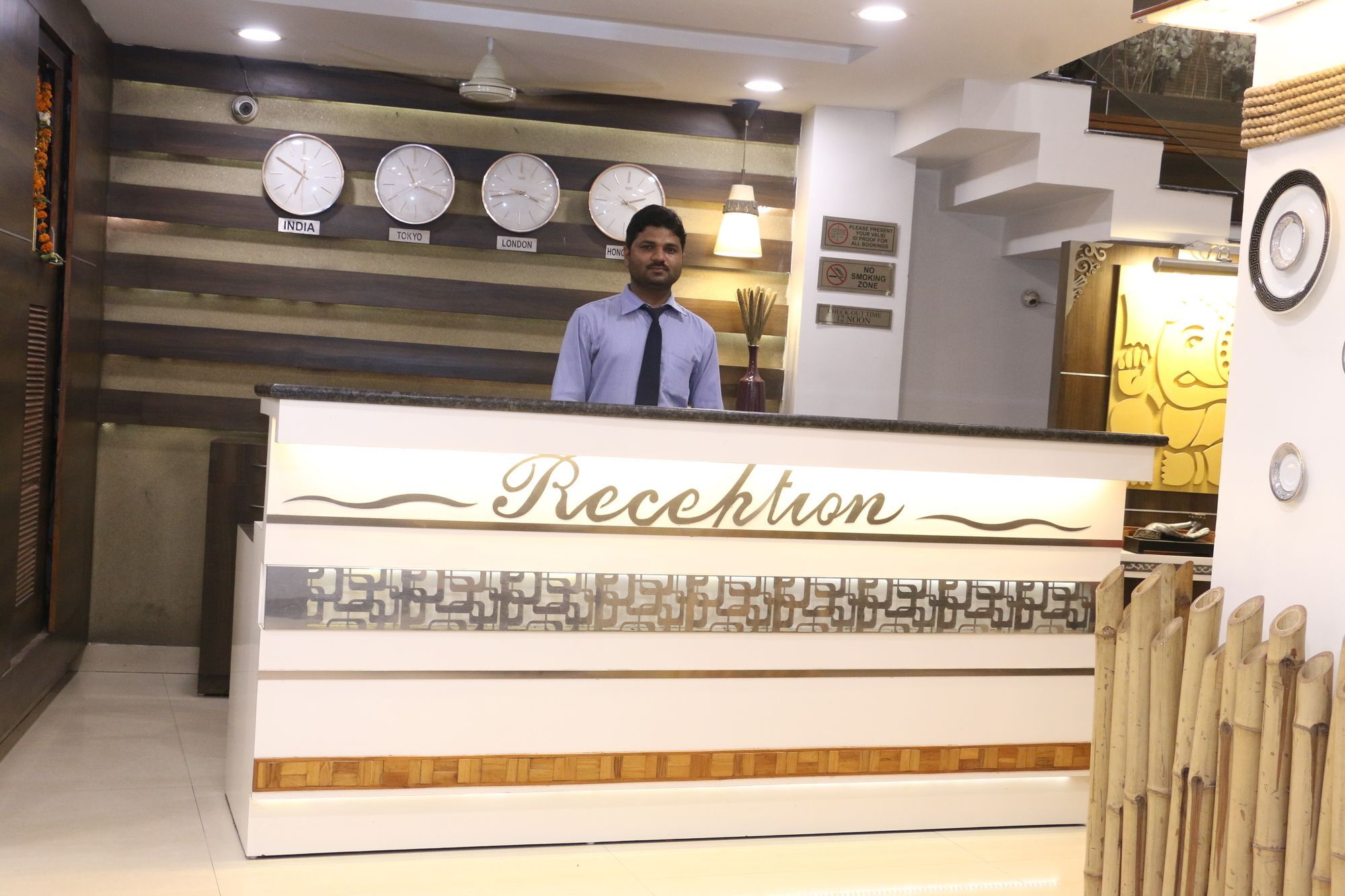 Hotel Shalimar Deluxe Bhopal Exteriör bild